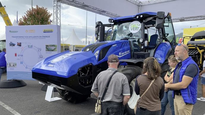 Le constructeur New Holland espère démocratiser la production et l'usage de biométhane.